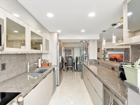18071 Biscayne Boulevard Aventura FL 33160