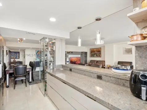 18071 Biscayne Boulevard Aventura FL 33160