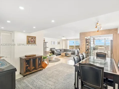 18071 Biscayne Boulevard Aventura FL 33160