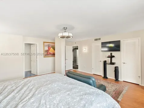 18071 Biscayne Boulevard Aventura FL 33160