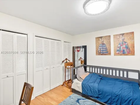 18071 Biscayne Boulevard Aventura FL 33160