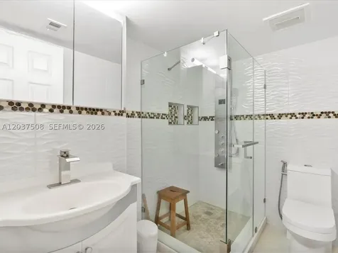 18071 Biscayne Boulevard Aventura FL 33160