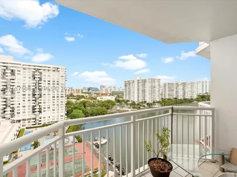 18071 Biscayne Boulevard Aventura FL 33160