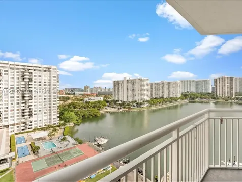 18071 Biscayne Boulevard Aventura FL 33160