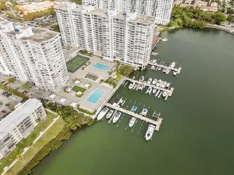 18071 Biscayne Boulevard Aventura FL 33160