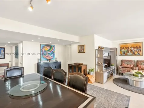 18071 Biscayne Boulevard Aventura FL 33160