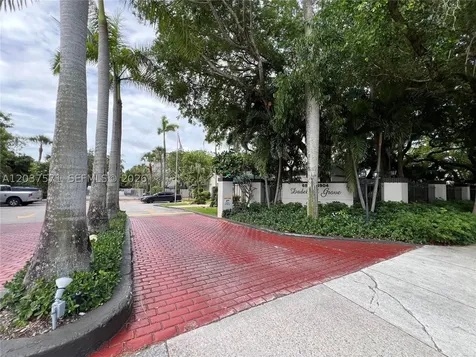 6886 N Kendall Drive Pinecrest FL 33156