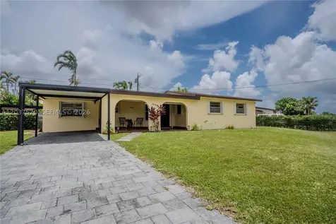 7899 NW 174th Terrace Hialeah FL 33015