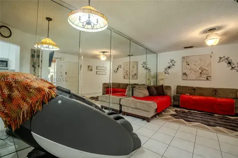 7899 NW 174th Terrace Hialeah FL 33015