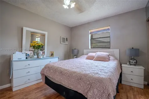 7899 NW 174th Terrace Hialeah FL 33015