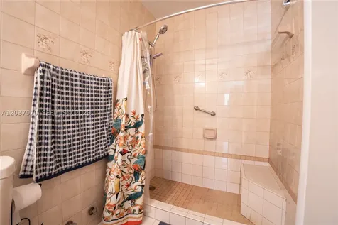 7899 NW 174th Terrace Hialeah FL 33015