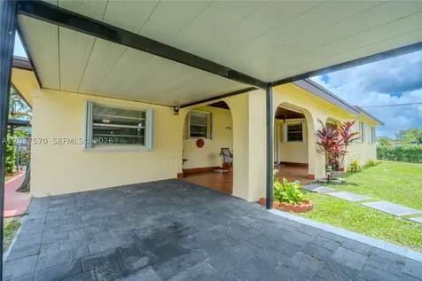 7899 NW 174th Terrace Hialeah FL 33015