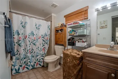 7899 NW 174th Terrace Hialeah FL 33015