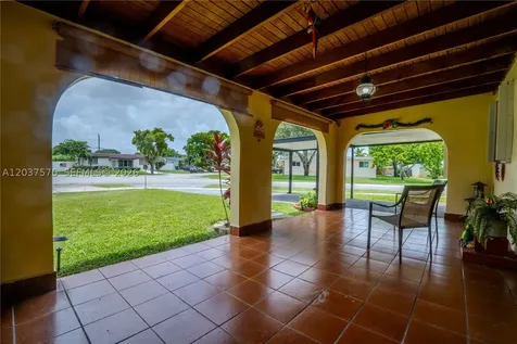 7899 NW 174th Terrace Hialeah FL 33015