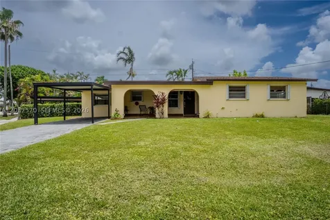 7899 NW 174th Terrace Hialeah FL 33015