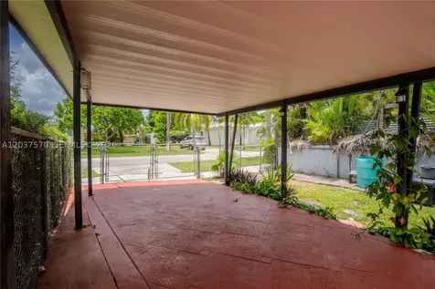 7899 NW 174th Terrace Hialeah FL 33015