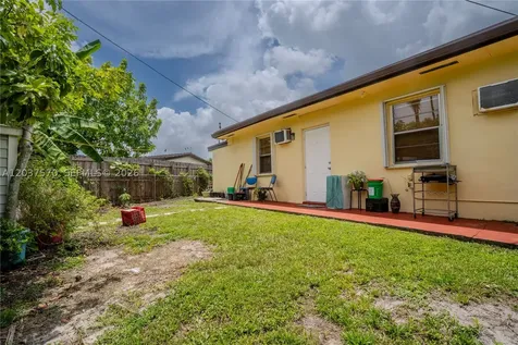 7899 NW 174th Terrace Hialeah FL 33015