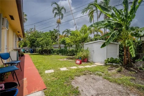 7899 NW 174th Terrace Hialeah FL 33015