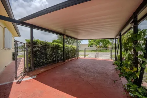 7899 NW 174th Terrace Hialeah FL 33015