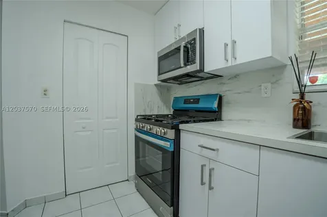 7899 NW 174th Terrace Hialeah FL 33015