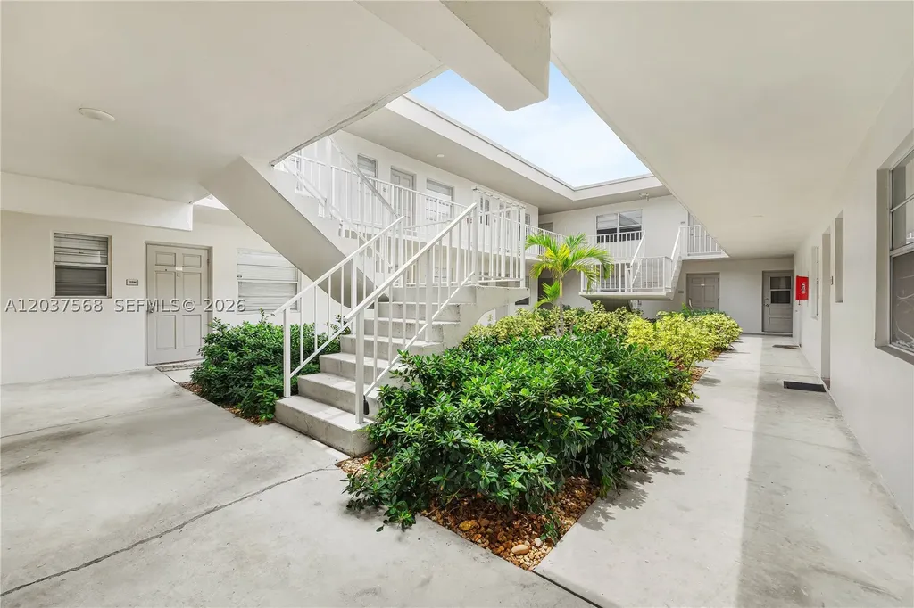 1720 Cleveland Street Hollywood FL 33020