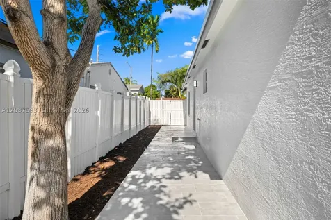 253 SW 4th Street Dania Beach FL 33004