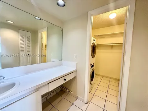 802 NW 87th Avenue Miami FL 33172