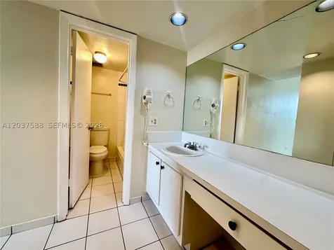 802 NW 87th Avenue Miami FL 33172