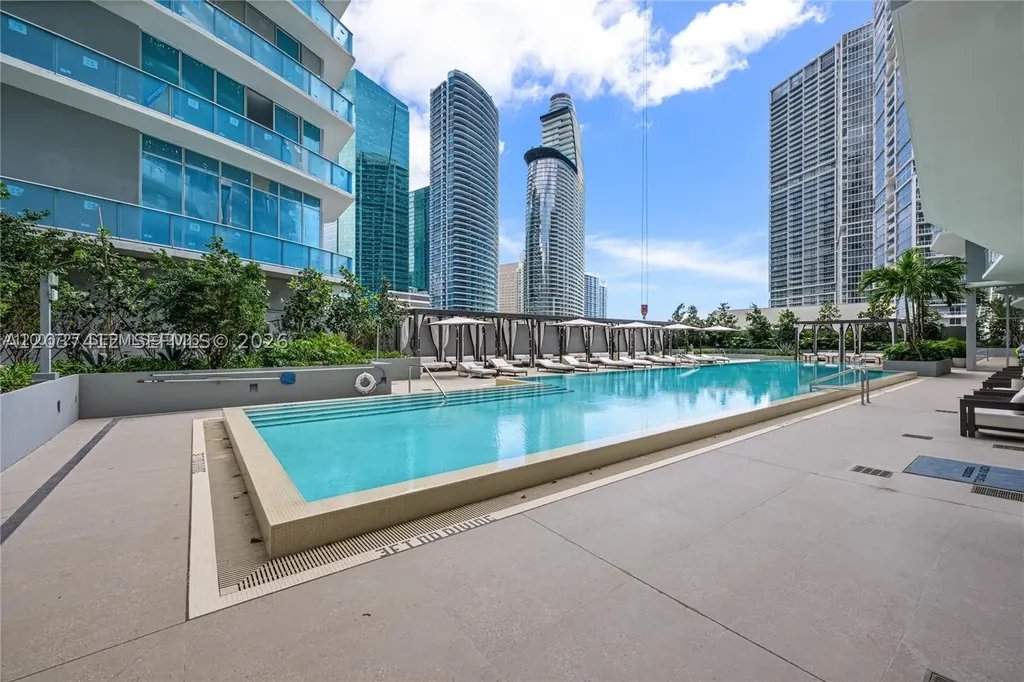 77 SE 5th Street Miami FL 33131