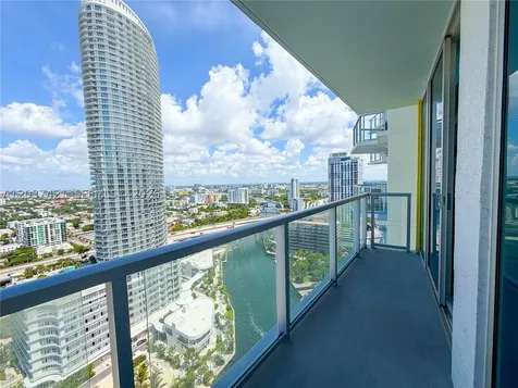 185 SW 7th Street Miami FL 33130