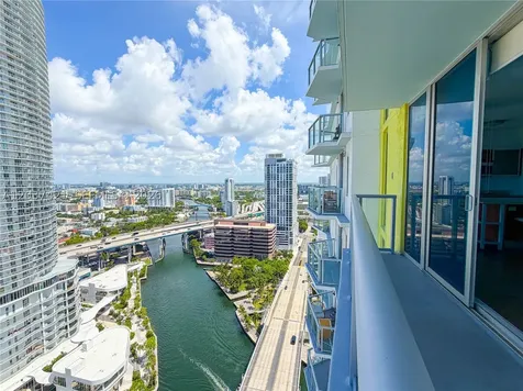 185 SW 7th Street Miami FL 33130