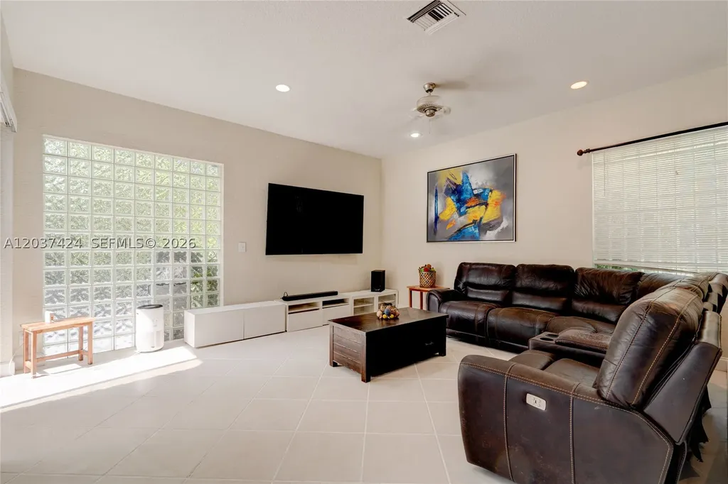 4964 NW 108th Terrace Coral Springs FL 33076