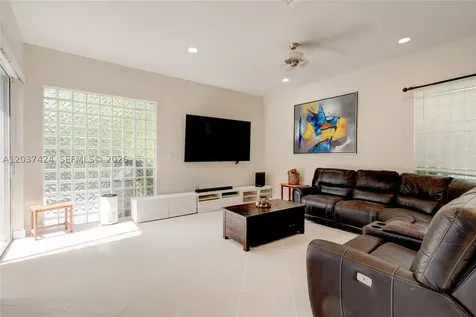 4964 NW 108th Terrace Coral Springs FL 33076