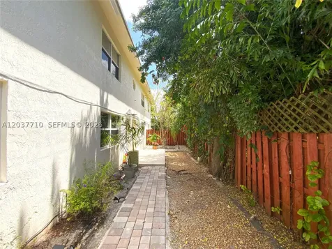530 NE 15th Court Fort Lauderdale FL 33304