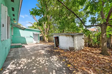 3039 NW 43rd Terrace Miami FL 33142