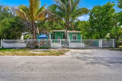 3039 NW 43rd Terrace Miami FL 33142