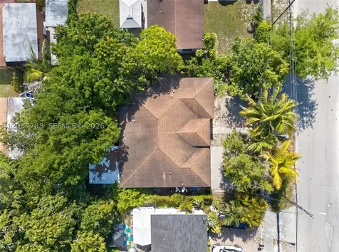3039 NW 43rd Terrace Miami FL 33142