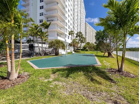 500 Bayview Drive Sunny Isles Beach FL 33160