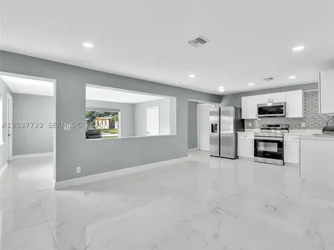 157 NE 6th Court Deerfield Beach FL 33441