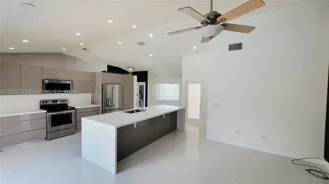 1421 SW 104th Avenue Pembroke Pines FL 33025