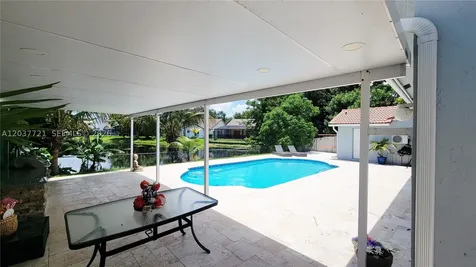 1421 SW 104th Avenue Pembroke Pines FL 33025