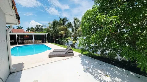 1421 SW 104th Avenue Pembroke Pines FL 33025