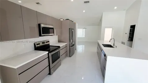 1421 SW 104th Avenue Pembroke Pines FL 33025