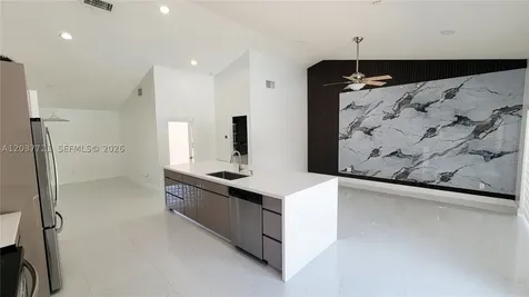 1421 SW 104th Avenue Pembroke Pines FL 33025