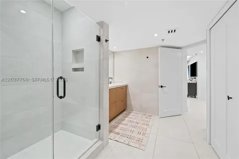520 Brickell Key Drive Miami FL 33131