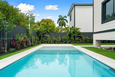 17 Coral Way Key Largo FL 33037