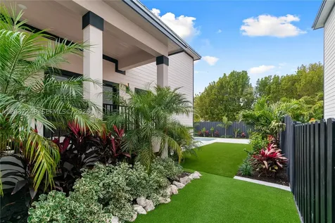 17 Coral Way Key Largo FL 33037