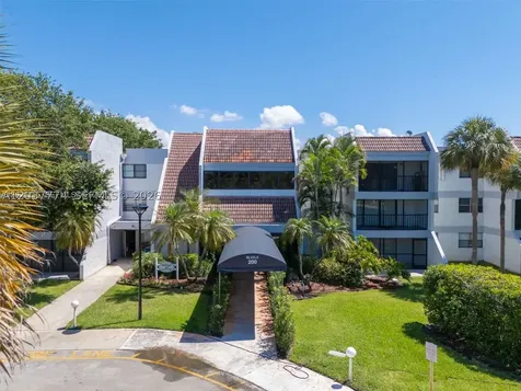 200 Lakeview Drive Weston FL 33326