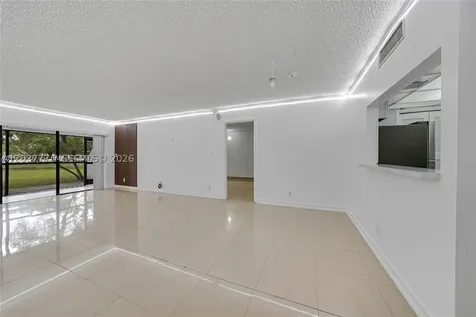 200 Lakeview Drive Weston FL 33326