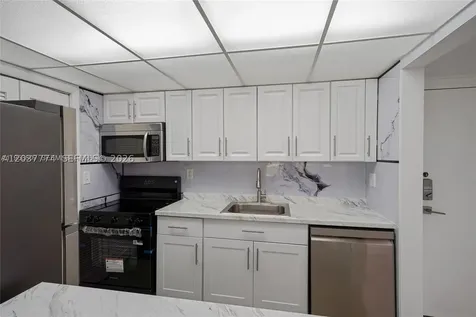 200 Lakeview Drive Weston FL 33326